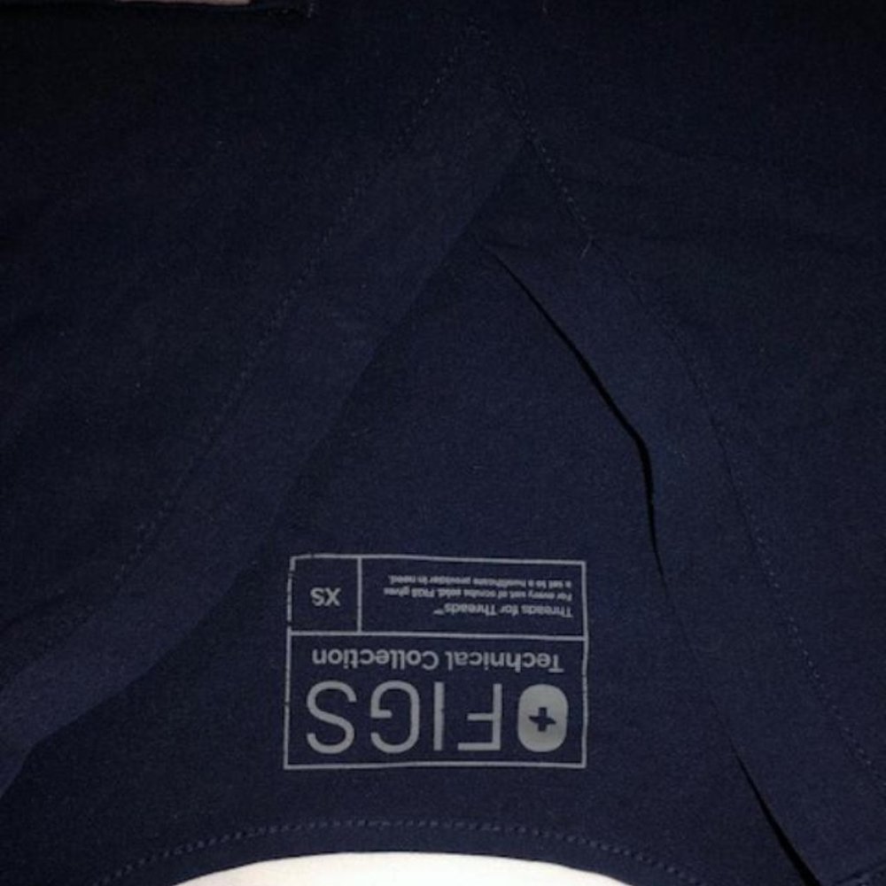 FIGS NAVY BLUE SCRUB TOP SIZE XS